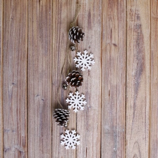 Závěs vločky/šišky 26cm bílá/natural