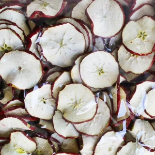 APPLE SLICED RED (1KG)