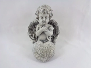 Anděl se srdíčkem, 10,5x7x8 cm